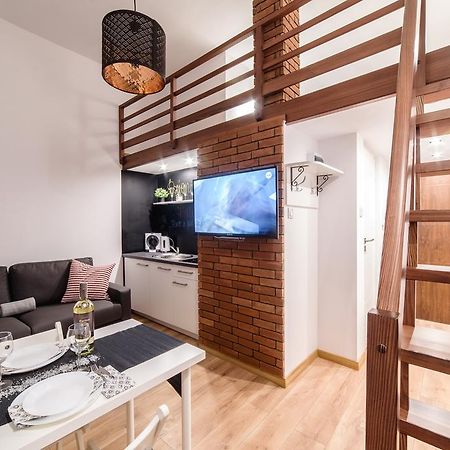 2 Nights Apartments - Great Location, Right Next To Main Rail And Bus Station, 10 Min To Main Square By Foot Krakau Buitenkant foto