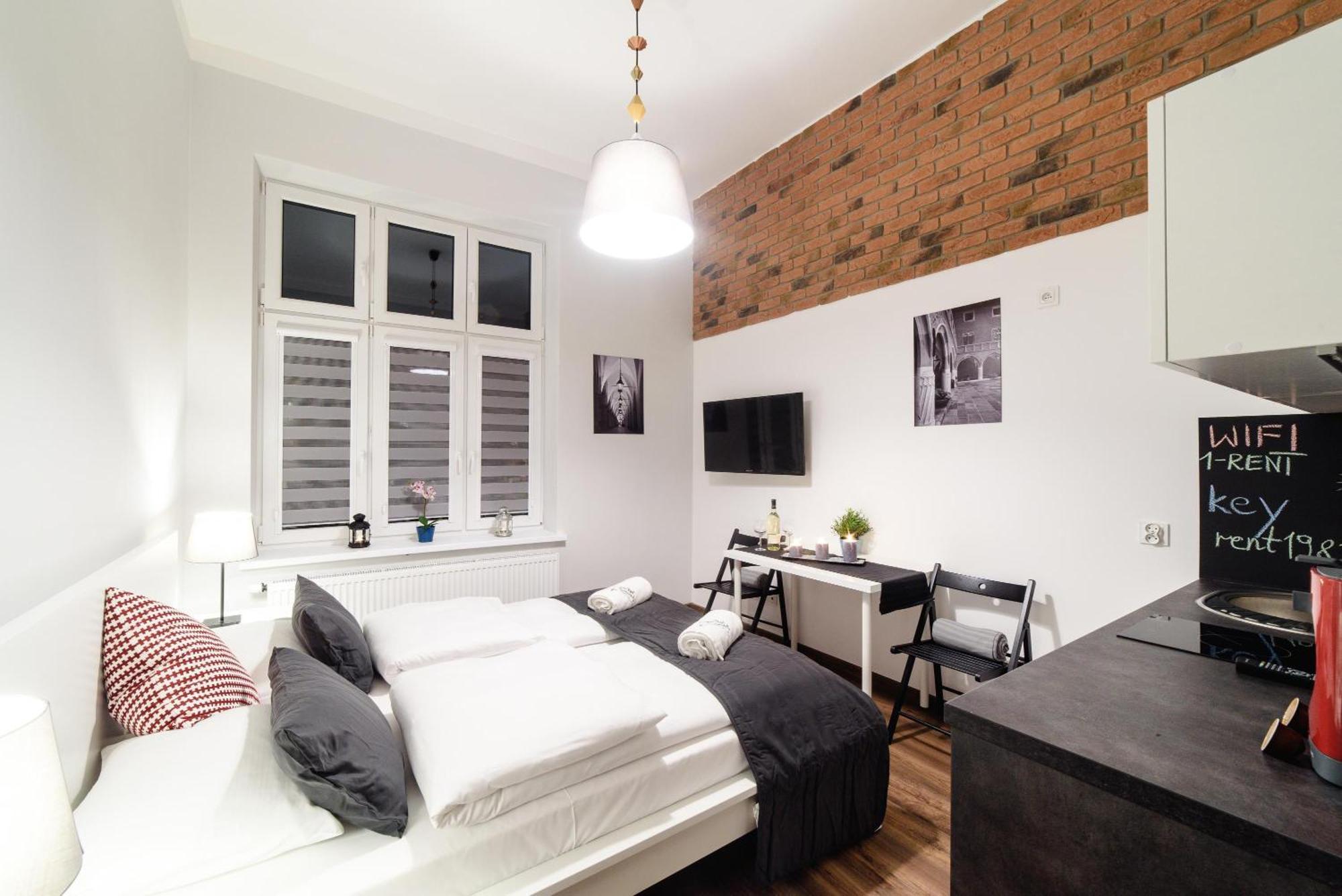 2 Nights Apartments - Great Location, Right Next To Main Rail And Bus Station, 10 Min To Main Square By Foot Krakau Buitenkant foto