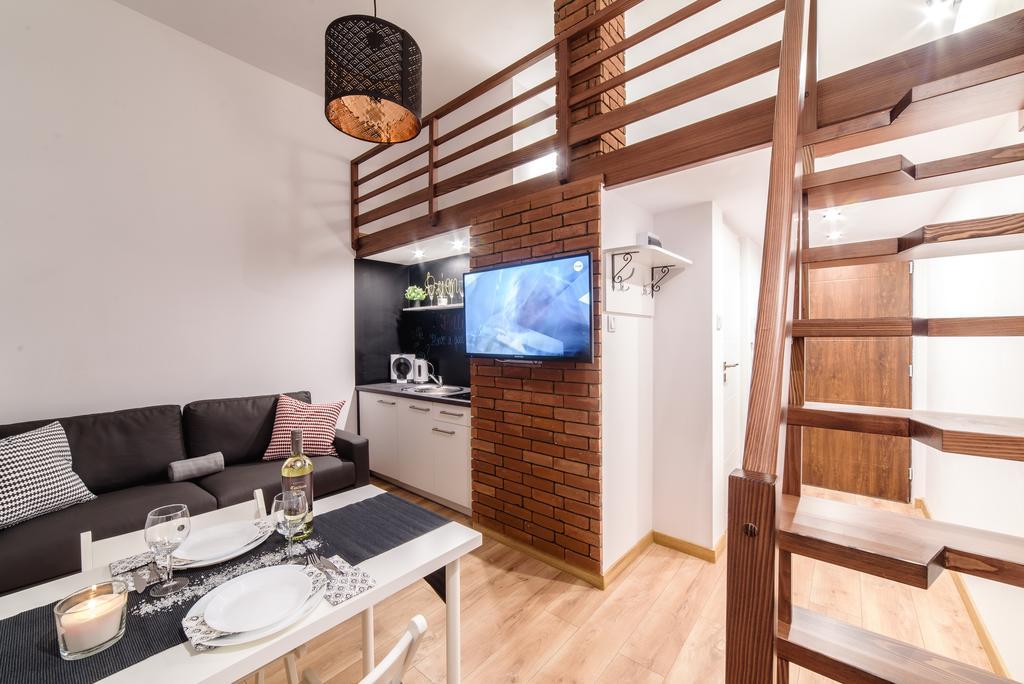 2 Nights Apartments - Great Location, Right Next To Main Rail And Bus Station, 10 Min To Main Square By Foot Krakau Buitenkant foto
