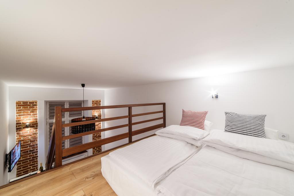 2 Nights Apartments - Great Location, Right Next To Main Rail And Bus Station, 10 Min To Main Square By Foot Krakau Buitenkant foto
