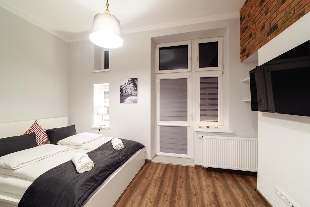 2 Nights Apartments - Great Location, Right Next To Main Rail And Bus Station, 10 Min To Main Square By Foot Krakau Buitenkant foto