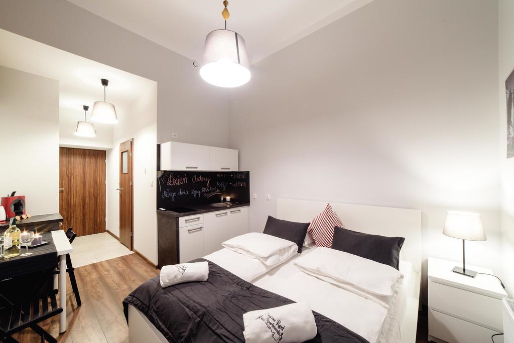 2 Nights Apartments - Great Location, Right Next To Main Rail And Bus Station, 10 Min To Main Square By Foot Krakau Buitenkant foto