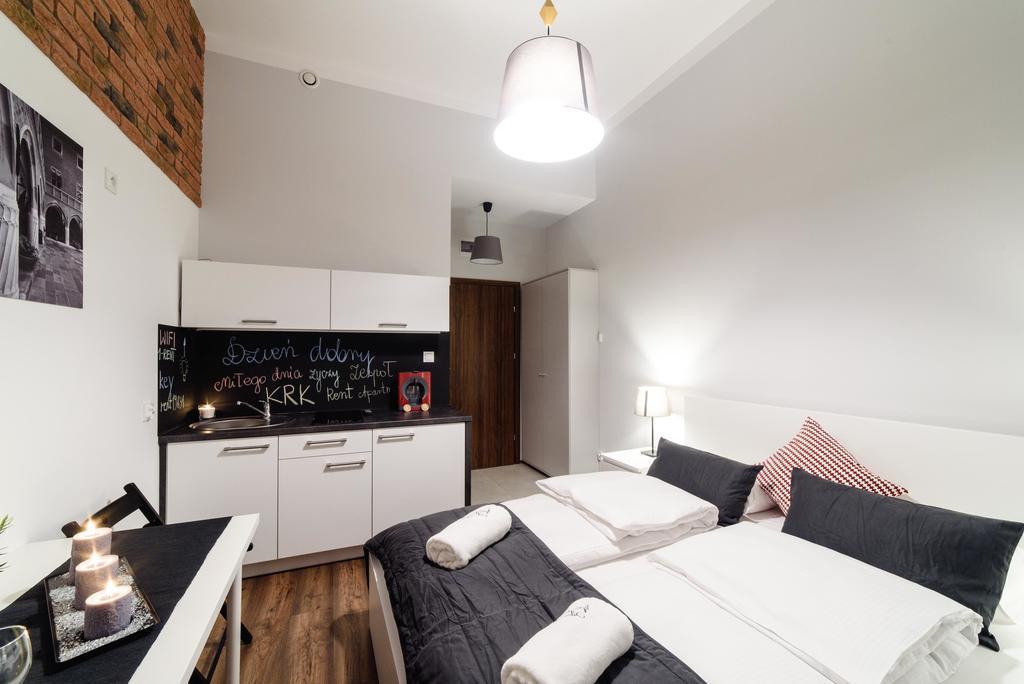 2 Nights Apartments - Great Location, Right Next To Main Rail And Bus Station, 10 Min To Main Square By Foot Krakau Buitenkant foto
