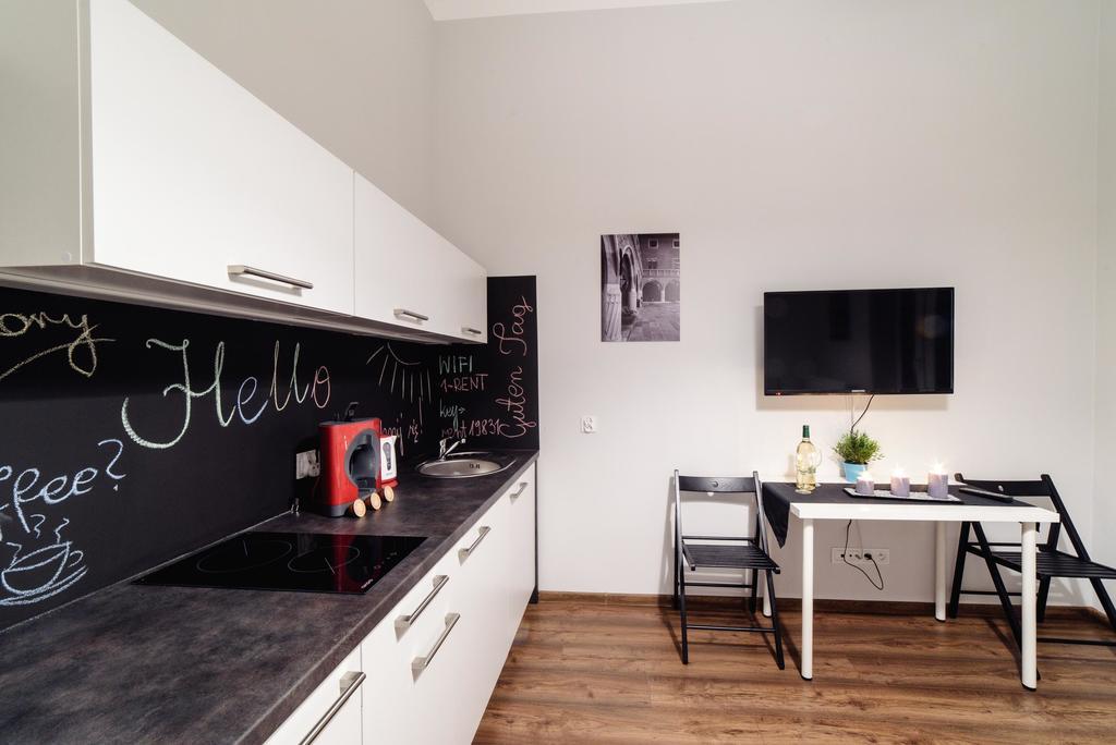 2 Nights Apartments - Great Location, Right Next To Main Rail And Bus Station, 10 Min To Main Square By Foot Krakau Buitenkant foto