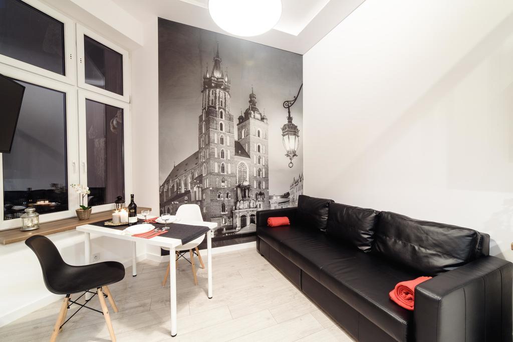 2 Nights Apartments - Great Location, Right Next To Main Rail And Bus Station, 10 Min To Main Square By Foot Krakau Buitenkant foto