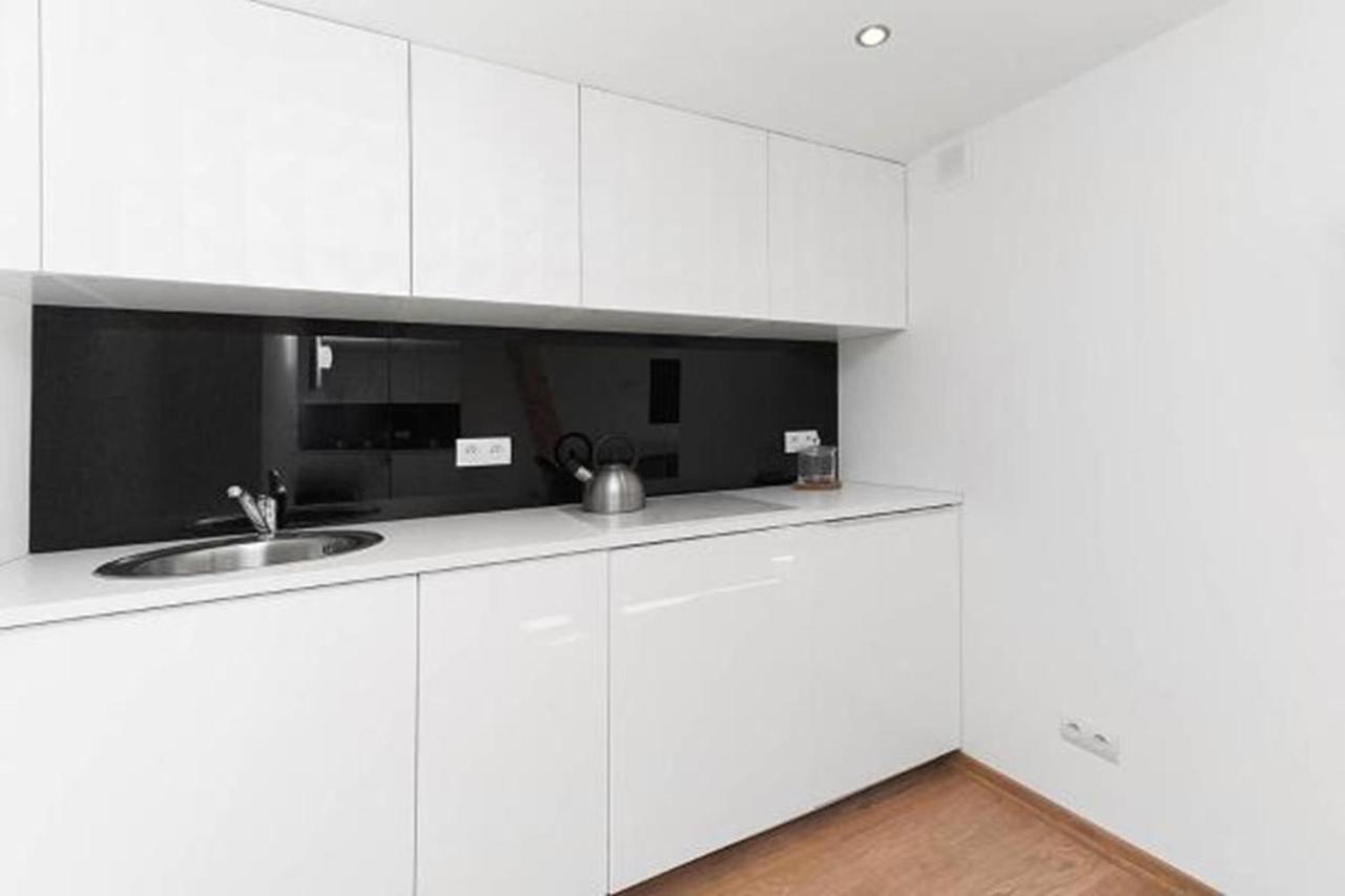 2 Nights Apartments - Great Location, Right Next To Main Rail And Bus Station, 10 Min To Main Square By Foot Krakau Buitenkant foto