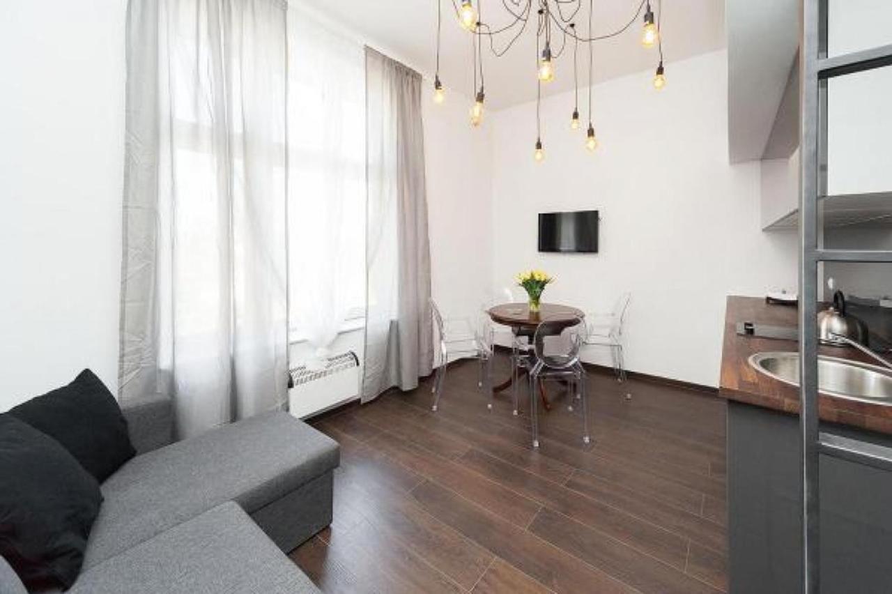2 Nights Apartments - Great Location, Right Next To Main Rail And Bus Station, 10 Min To Main Square By Foot Krakau Buitenkant foto