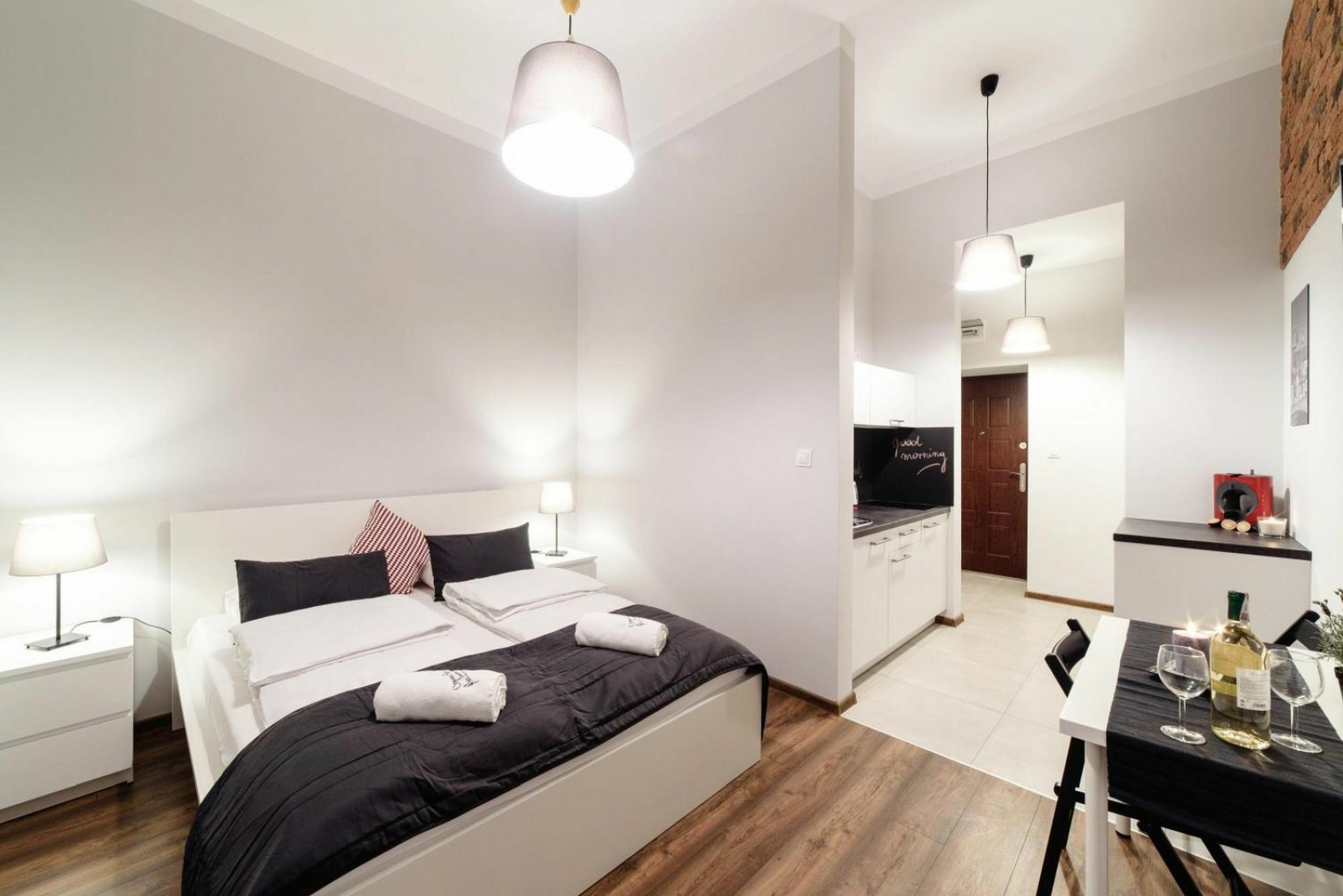 2 Nights Apartments - Great Location, Right Next To Main Rail And Bus Station, 10 Min To Main Square By Foot Krakau Buitenkant foto