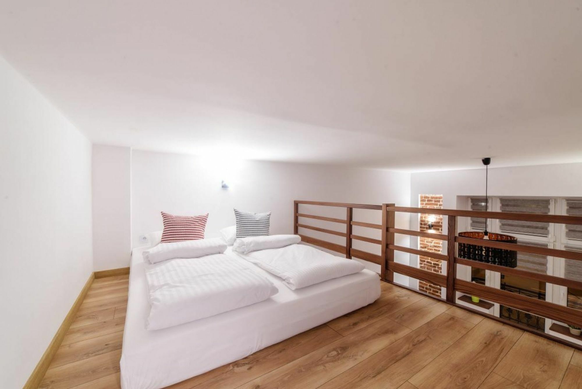 2 Nights Apartments - Great Location, Right Next To Main Rail And Bus Station, 10 Min To Main Square By Foot Krakau Buitenkant foto