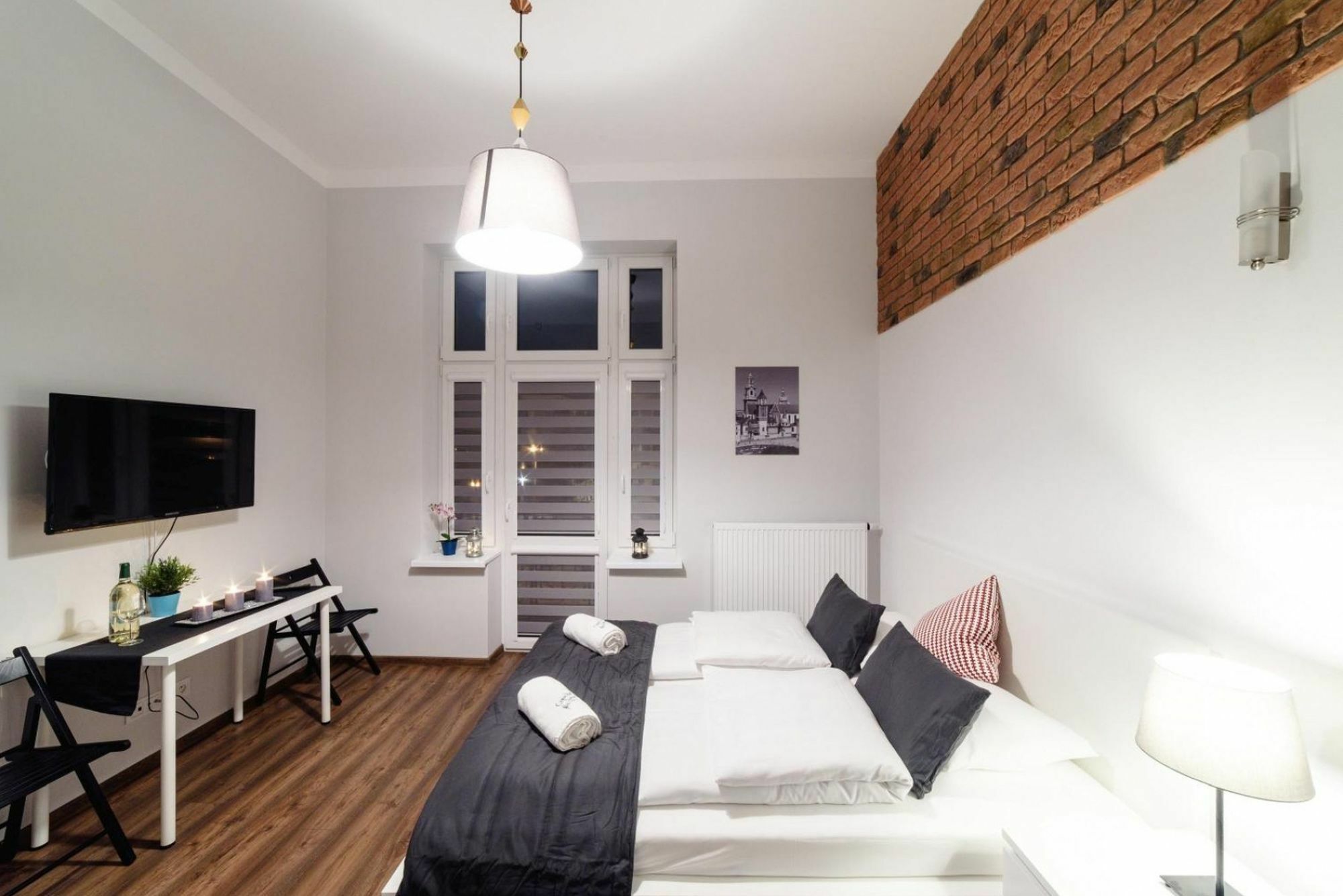 2 Nights Apartments - Great Location, Right Next To Main Rail And Bus Station, 10 Min To Main Square By Foot Krakau Buitenkant foto