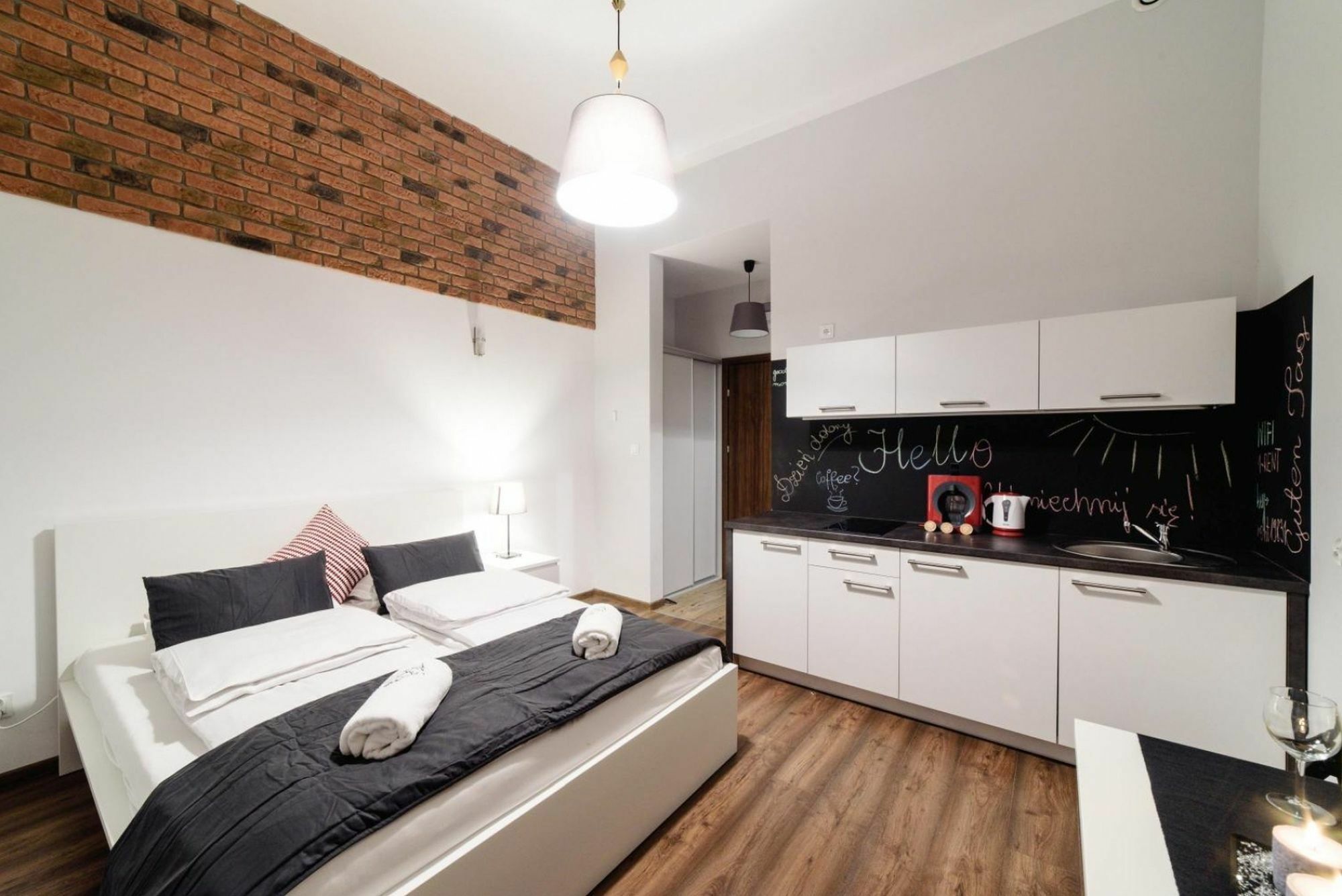 2 Nights Apartments - Great Location, Right Next To Main Rail And Bus Station, 10 Min To Main Square By Foot Krakau Buitenkant foto