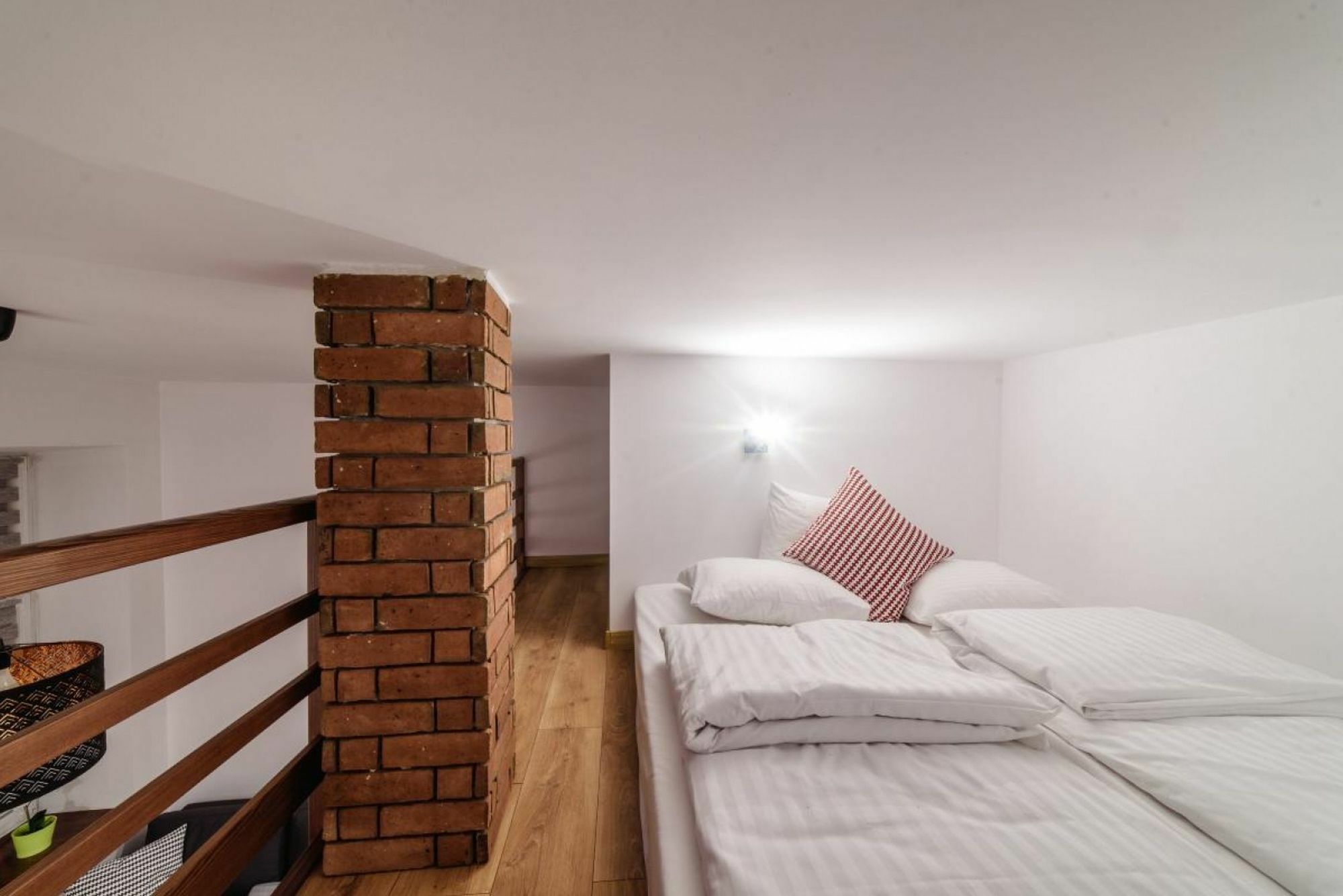 2 Nights Apartments - Great Location, Right Next To Main Rail And Bus Station, 10 Min To Main Square By Foot Krakau Buitenkant foto